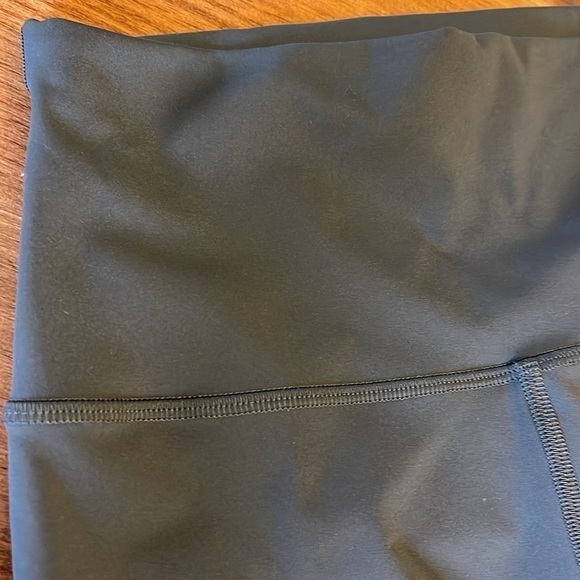 Lululemon athletica women’s leggings in dark grey with breathable bottoms size 6 - Picture 3 of 8